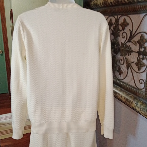 VTG Luxurious Givenchy Sport VTG Cream Knit Skirt Set-Sz L Sweater & Med Skirt - Picture 7 of 13